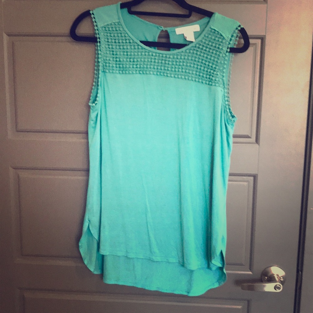 Aquamarine tank with detailing